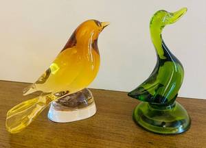 lot 160C image: BR1 - Green Glass Duck & Amber Glass Bird Figurines (Lot of 2)