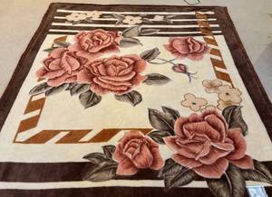 lot 59H image: Golden Horse Royal Spain 2000 Mink Hand-Cutting Blanket