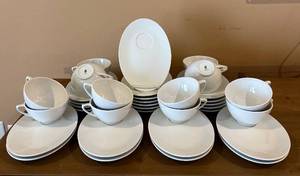 lot 81H image: OLA Spain Tableware including 24 Oval Breakfast Saucers and 18 Mugs