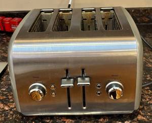 lot 237H image: KitchenAid 4-Slice Toaster