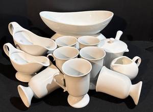 lot 261H image: Moda Fina China White Dinnerware 13-Piece Set