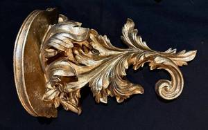 lot 263H image: Ornate Baroque Acanthus Leaf Wall Bracket - Antique Gold Finish