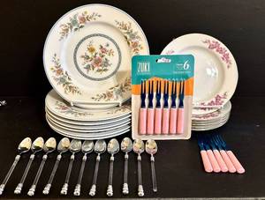 lot 269H image: ZUKI Kitchenware 34-Pc Floral Dinnerware & Flatware Set with 6 Pink Tasting Forks