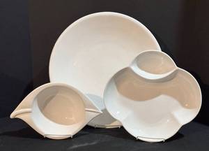 lot 306H image: Cordon Bleu 3-Piece White Porcelain Platter Set