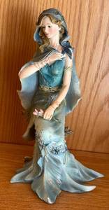 lot 285R image: K - Winter Four Seasons Figurine by RNR Gifts