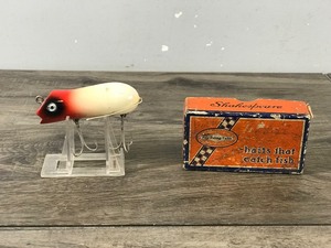 lot 222 image: Collectible Wooden Shakespeare Genuine Swimming Mouse Fishing Lure in Box