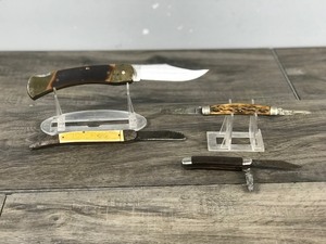 lot 238 image: Lot of 4 Collectible Knives - see description for more info