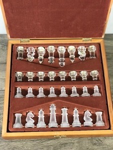 lot 269 image: Vintage Mirror Glass Chess Frosted & Transparent Glass Figures Wooden Case