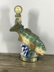 lot 273 image: Vintage Jim Beam Distilleries Behold the Angler Decanter National Fresh Water Fishing Hall of Fame  - Bass