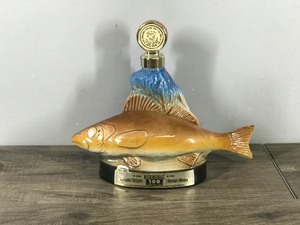 lot 282 image: VINTAGE 1977 JIM BEAM WALLEYE HALL OF FAME WHISKEY DECANTER