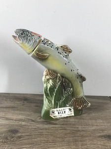 lot 284 image: Vintage 1976 Jim Beam Trout Fish National Fresh Water Hall of Fame Decanter