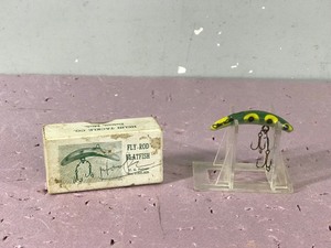 lot 309 image: Collectible Helin F7 Fly Rod Flatfish Fishing Lure with Box