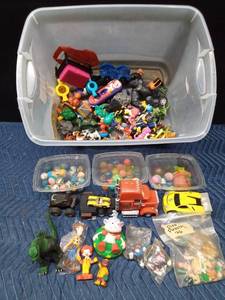 lot 51 image: Large lot of toys