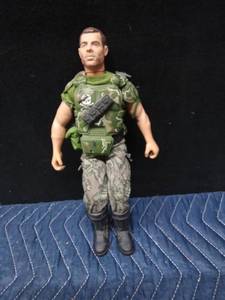 lot 60 image: Limited Edition 1997 Aliens vs Corp hicks 12 action figure