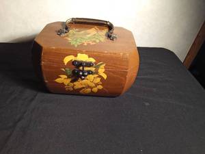 lot 78 image: 1960s - 1970s wooden octagon purse with metal handle