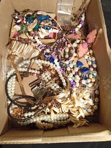 lot 79 image: Flat of jewelry