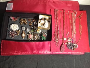 lot 86 image: Vintage pins and necklaces