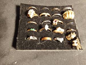 lot 91 image: 20 Rings