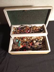lot 92 image: Wood Jewelry box of jewelry