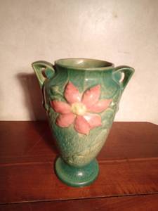 lot 172 image: Large Roseville vase #111-10