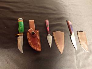 lot 185 image: 3 Handmade Damascus steel fixed blade with stained wood handle and sheath