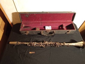 lot 12 image: 1920s-1930s Pedler Hoosier silver plated clarinet in its original case #27557