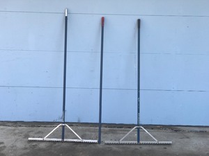 lot 391 image: 2 - Beach Rakes with Extension Handle
