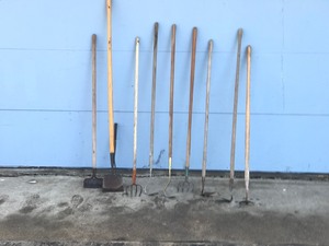 lot 392 image: Garden Hoes - Scrapers and More