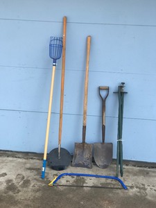 lot 393 image: Shovels - Apple Grabber - Large Saw and More