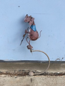 lot 400 image: Lawn Ornament - Metal Dog with Glasses & Shovel