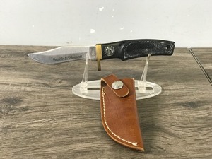 lot 405 image: Smith & Wesson Stainless Steel USA Hunting Knife with Sheath