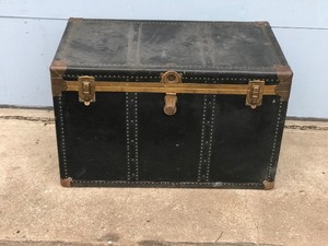lot 1 image: Vintage GEO R. Thiss Leather Trunk
