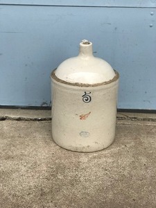 lot 4 image: Vintage 5 Gallon Red Wing Crock Jug