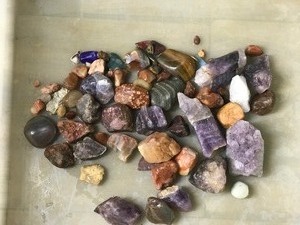 lot 411 image: Lot of Collectible Rocks with Agates