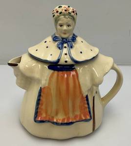 lot 22 image: 1940s Shawnee Pottery Granny Ann Glazed Ceramic Teapot Made In USA