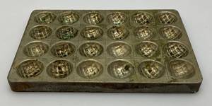 lot 32 image: Vintage Metal Chocolate Mold 5 12 x 8