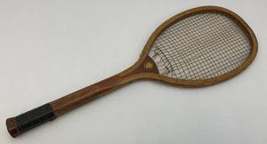 lot 43 image: RARE 1920s Antique AG Spalding &amp Bros Wood Tennis Racket Racquet