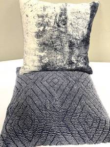 lot 323 image: LOLOI Pillow 18x18 - 100% Cotton Cover Made in India