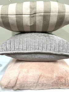 lot 324 image: Annie Selkes Fresh American Pillows - Assorted Textures & Patterns