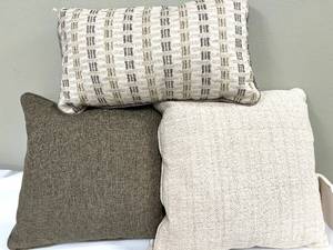 lot 330 image: Decorative Throw Pillows (Lot of 3)