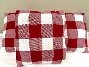 lot 337 image: Red & White Buffalo Check Throw Pillows - Set of 3