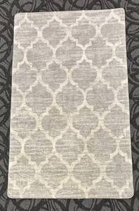 lot 519 image: Amazing Area Rug - Geometric Trellis Pattern