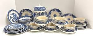 lot 634 image: Vintage Johnson Brothers Willow Pattern Blue & White Dinnerware Set - Plates, Bowls & Cups