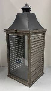 lot 675 image: Decorative Candle Lantern 25
