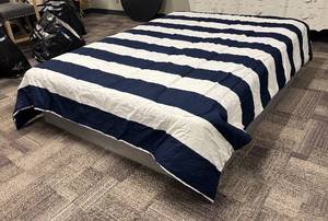 lot 416 image: Room Essentials Full Size Navy & White Stripe Comforter