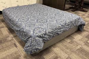 lot 417 image: Duvet Cover & Insert - Queen Size - Blue Damask Pattern