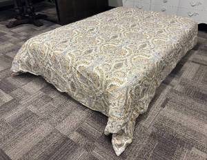 lot 419 image: Queen Comforter - Paisley Pattern