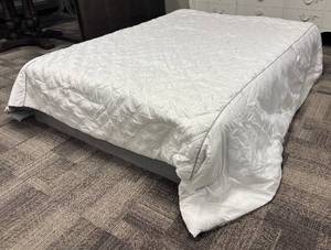 lot 425 image: Queen Size White Quilted Comforter with Grey Piping