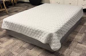 lot 427 image: Nicole Miller Queen Bedspread