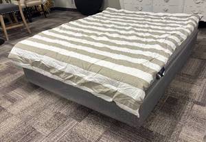 lot 429 image: Pillowfort Twin Striped Comforter - Taupe & White